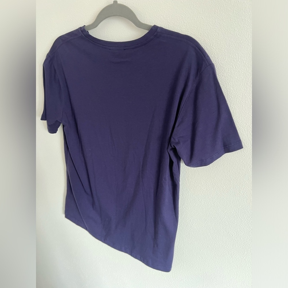 Côte a Coast Blue Tee with Floral Pocket, size medium - Picture 2 of 5